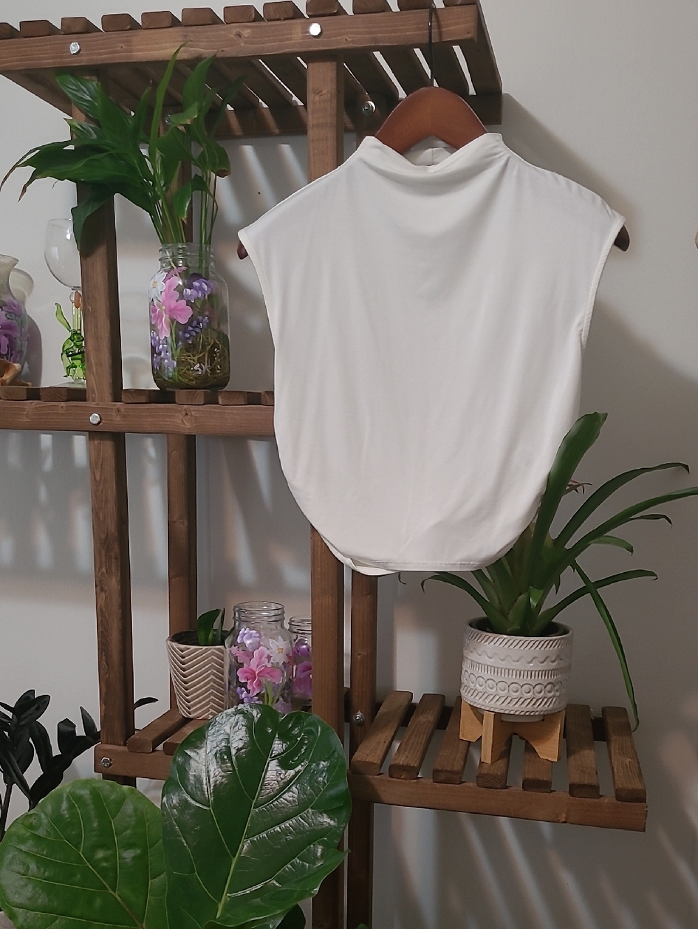Cream/Ivory Side Ruched Sleeveless Crop Top